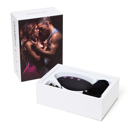 An image of the Club Vibe 2.OH and remote in their packaging beside the box lid.